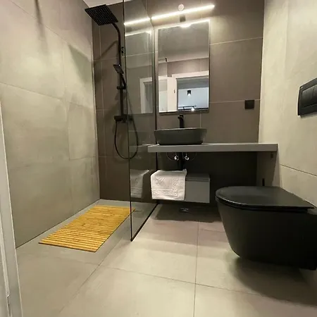 فندق Good Location Near Promenada Mall